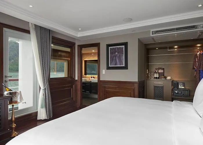 Paradise Grand Cruise - Lan Ha Bay  Hạ Long
