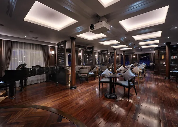  Paradise Grand Cruise - Lan Ha Bay Hạ Long